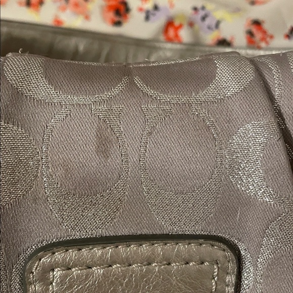 Coach SoHo 2012 Silver and Gray Signature shoulder bag, metallic - Picture 9 of 16
